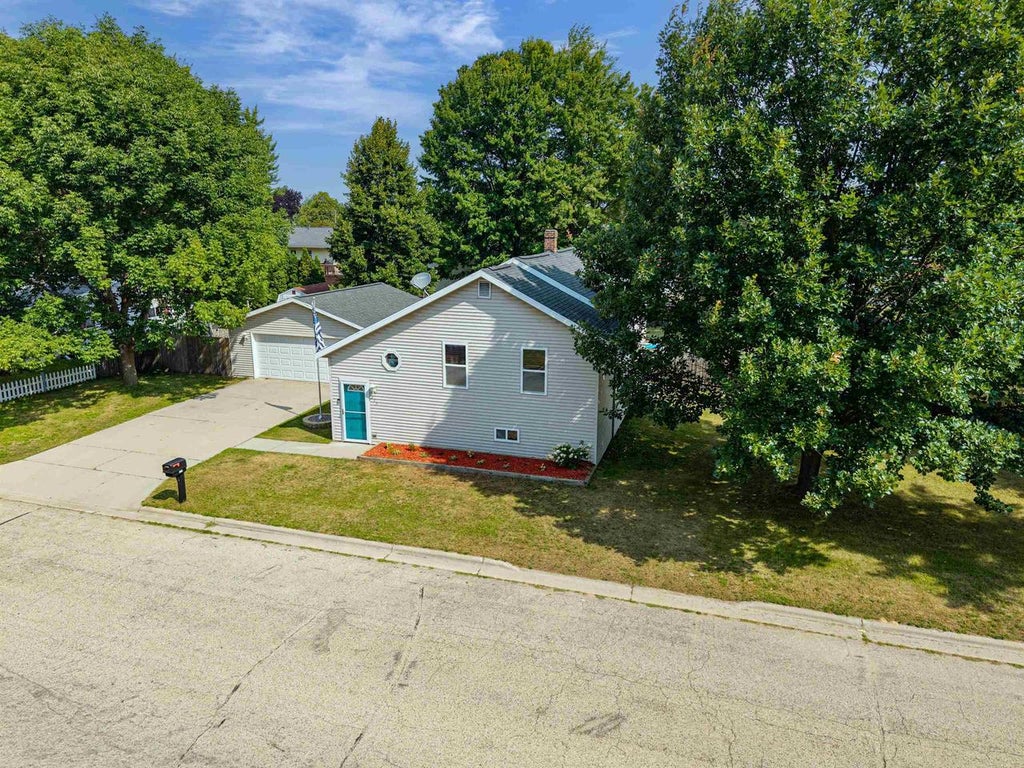 Photo of 215 7th STREET, Oconto, WI 54153 (MLS # 50330465)
