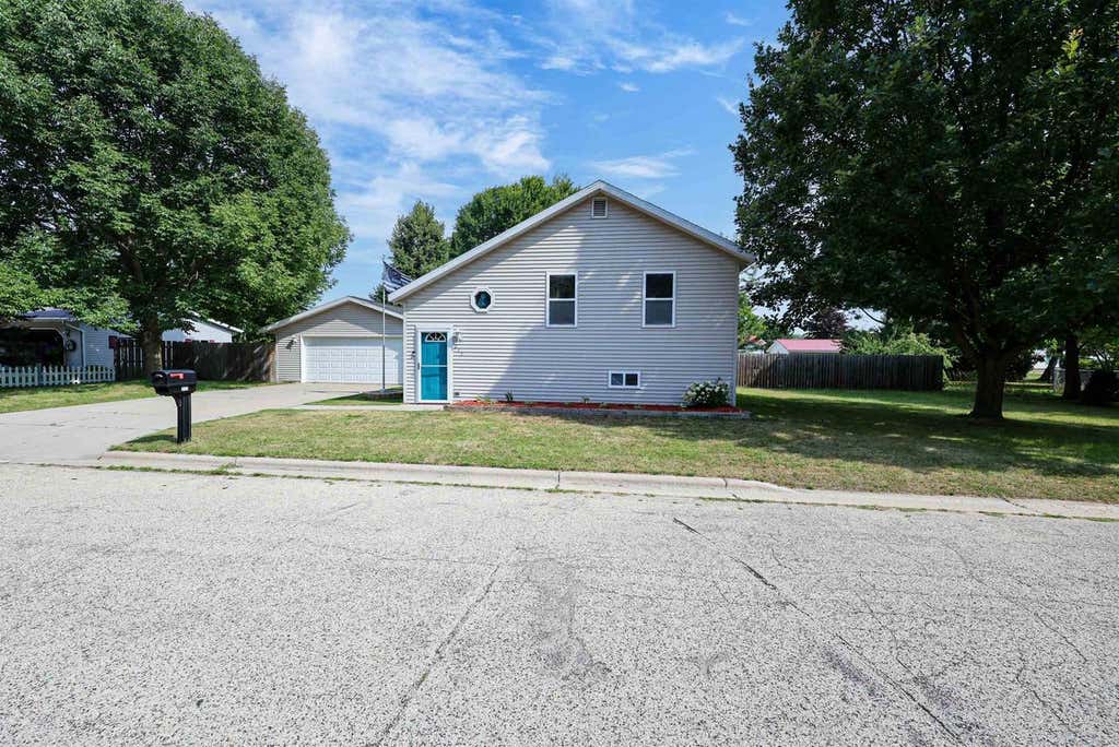 Photo of 215 7th STREET, Oconto, WI 54153 (MLS # 50330465)