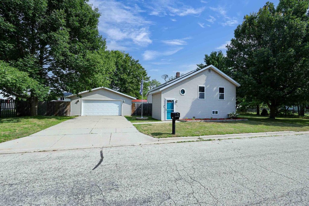 Photo of 215 7th STREET, Oconto, WI 54153 (MLS # 50330465)