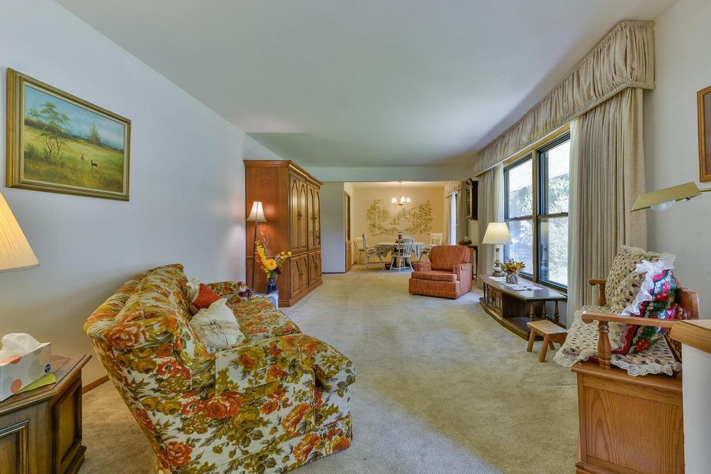 Photo of W226N8107 Longview DRIVE, Lisbon, WI 53089 (MLS # 1938287)