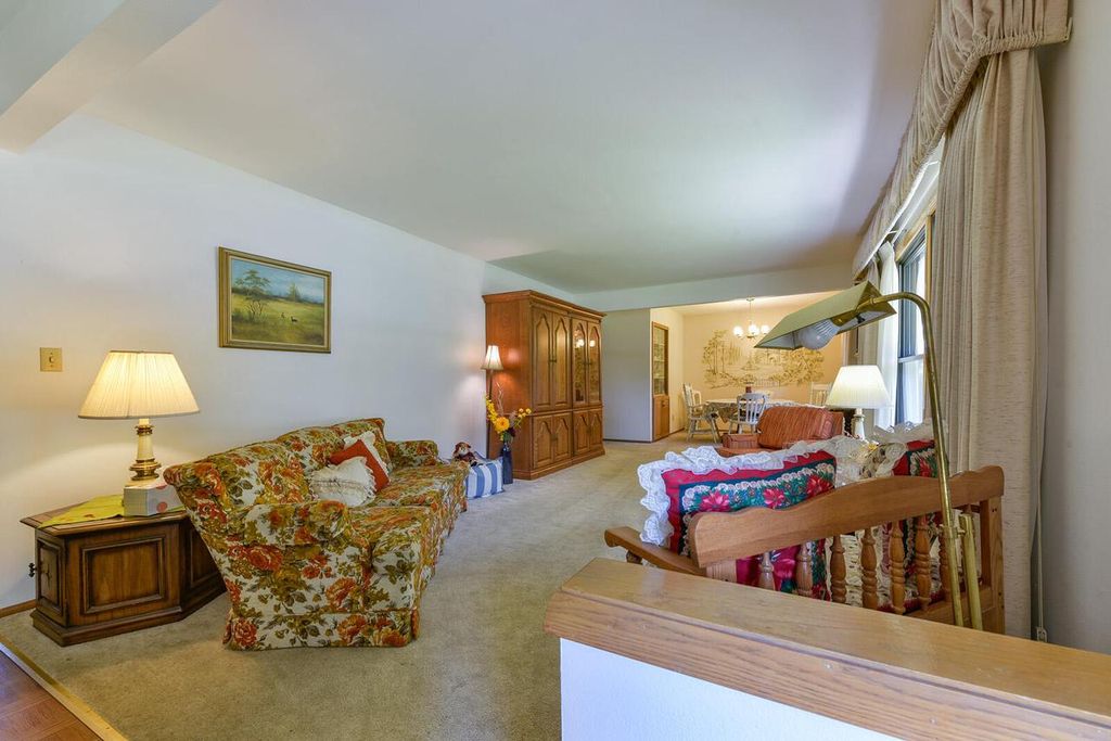 Photo of W226N8107 Longview DRIVE, Lisbon, WI 53089 (MLS # 1938287)