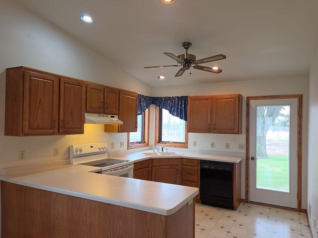 Photo of 2233 Knuell STREET, Manitowoc, WI 54220 (MLS # 1957863)