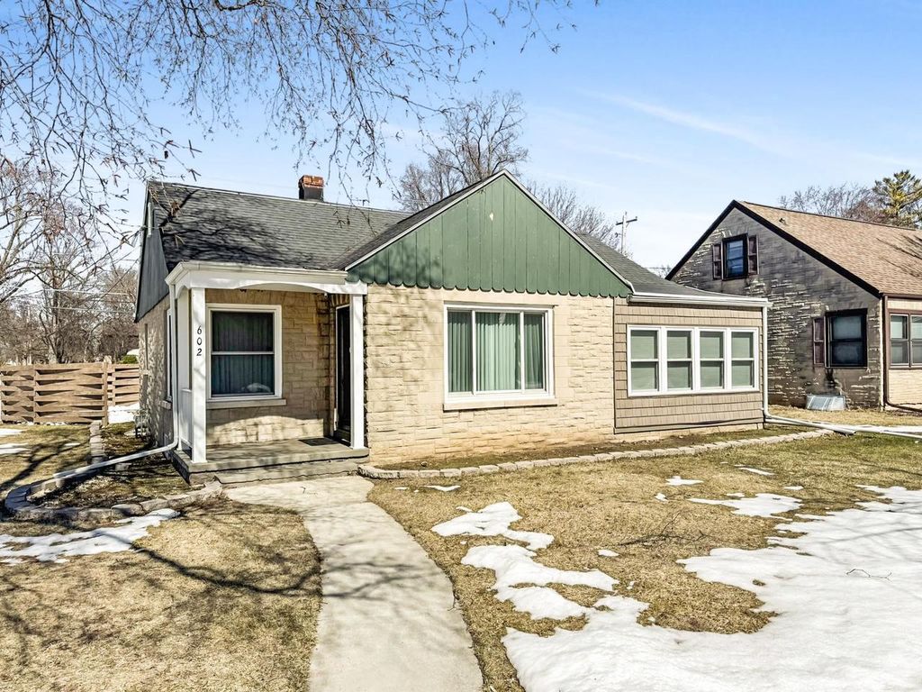 Photo of 602 E Glendale AVENUE, Appleton, WI 54911 (MLS # 50322814)