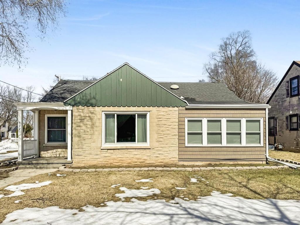 Photo of 602 E Glendale AVENUE, Appleton, WI 54911 (MLS # 50322814)