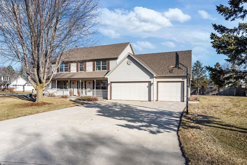 Photo of 2189 E Prairie Creek DRIVE, Neenah, WI 54956 (MLS # 50322269)