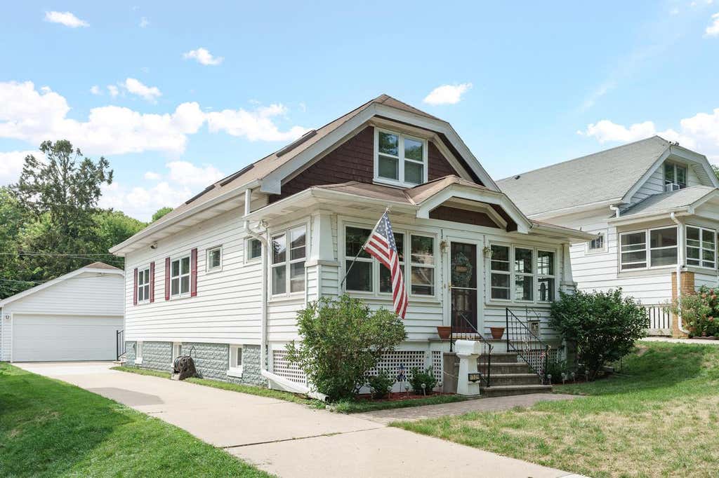 Photo of 1329 N 70th STREET, Wauwatosa, WI 53213 (MLS # 1975183)