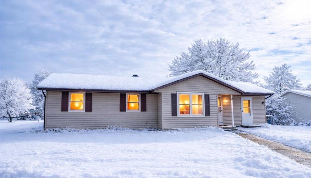 Photo of 90 E Countryside DRIVE, Evansville, WI 53536 (MLS # 2015717)