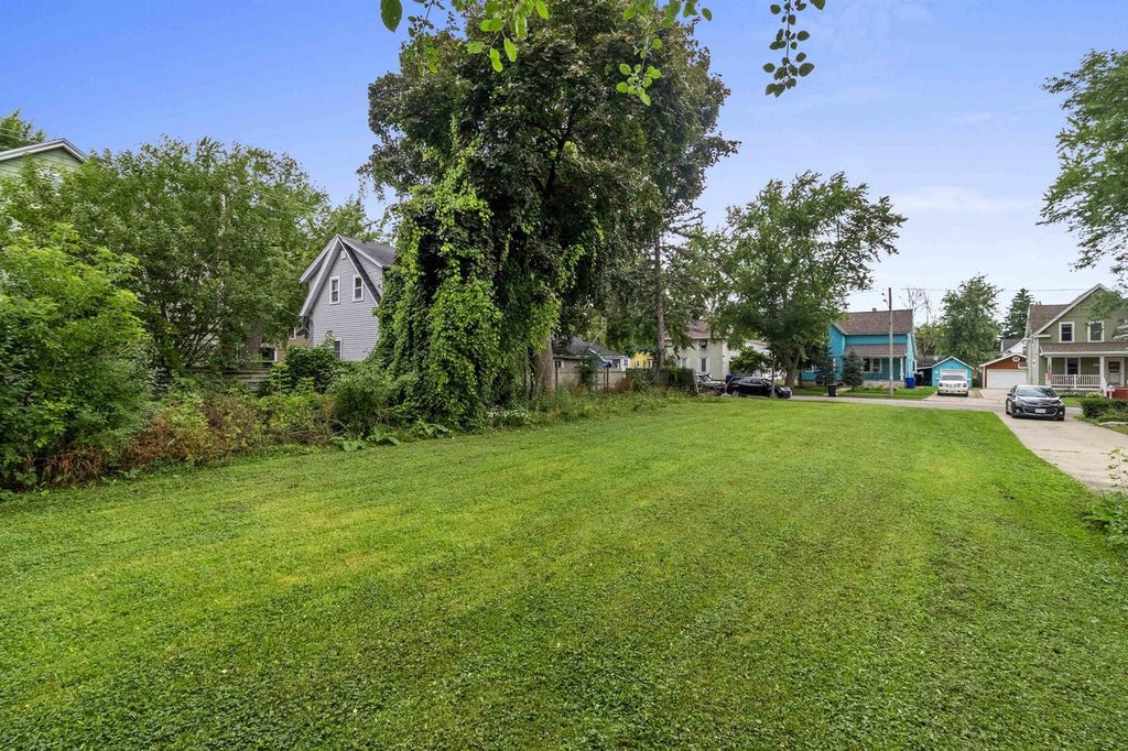 Photo of 409 E Spring STREET, Appleton, WI 54911 (MLS # 50333868)