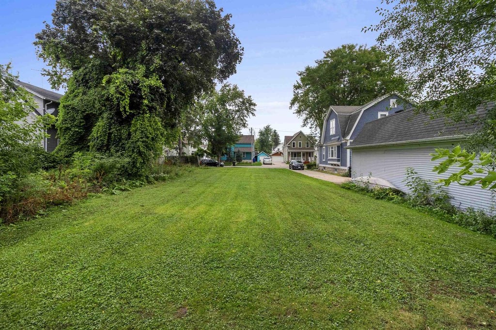 Photo of 409 E Spring STREET, Appleton, WI 54911 (MLS # 50333868)