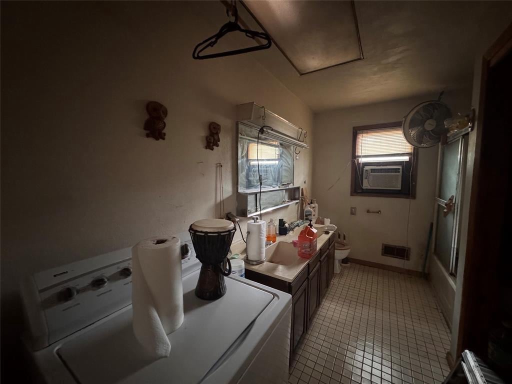 Photo of 918 Lakeside Avenue, Eau Claire, WI 54703 (MLS # 1605689)