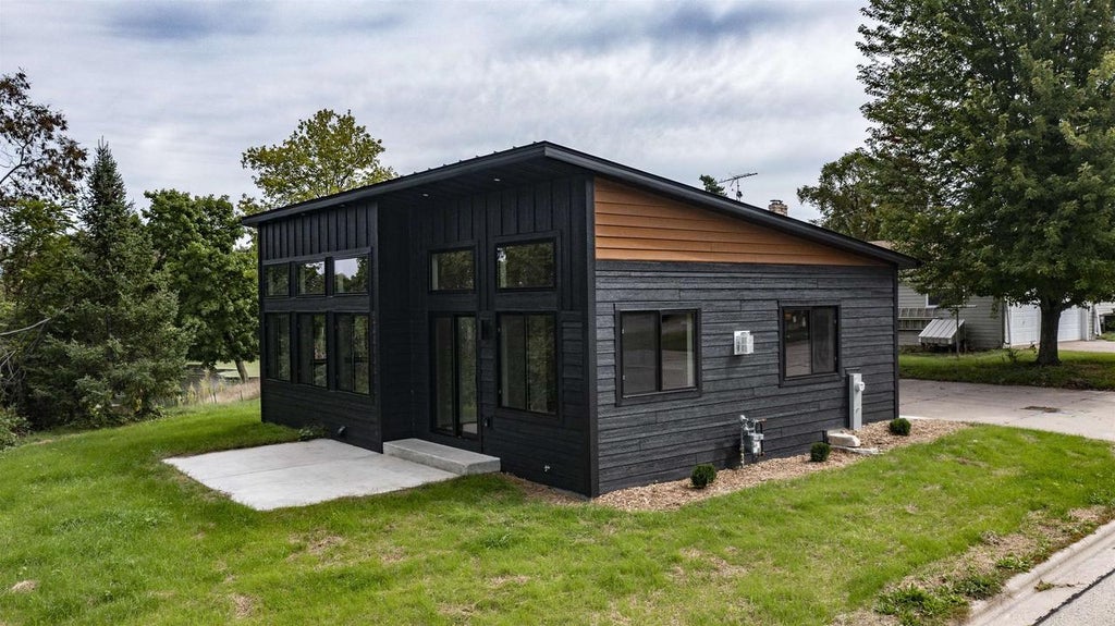 Photo of 206 Lake STREET, Weyauwega, WI 54983 (MLS # 50332795)