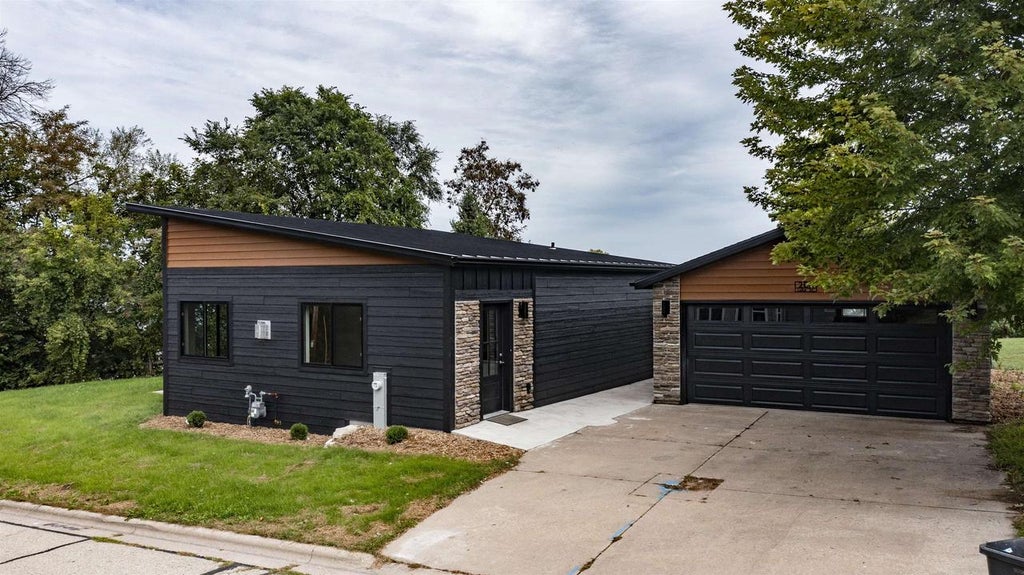 Photo of 206 Lake STREET, Weyauwega, WI 54983 (MLS # 50332795)