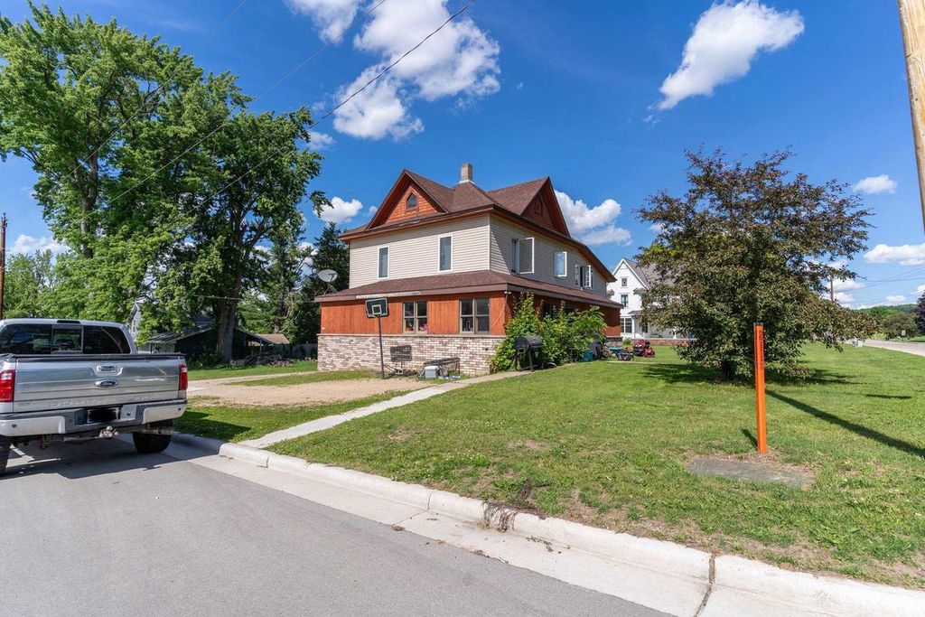 Photo of 304 E 4th STREET, Manawa, WI 54949 (MLS # 50328050)