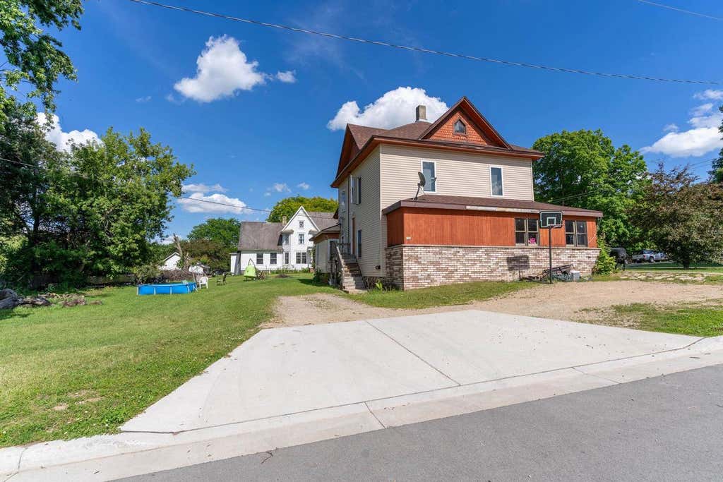 Photo of 304 E 4th STREET, Manawa, WI 54949 (MLS # 50328050)