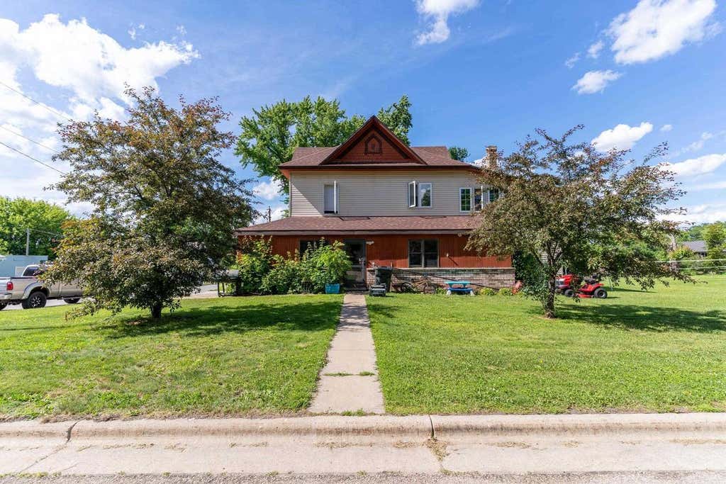 Photo of 304 E 4th STREET, Manawa, WI 54949 (MLS # 50328050)