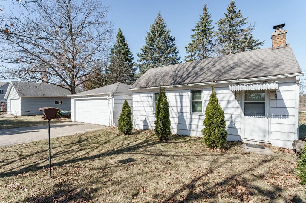 Photo of 11458 W Church STREET, Franklin, WI 53132 (MLS # 1953047)