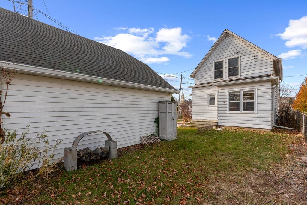 Photo of 507 N Catalpa STREET, Port Washington, WI 53074 (MLS # 1943933)