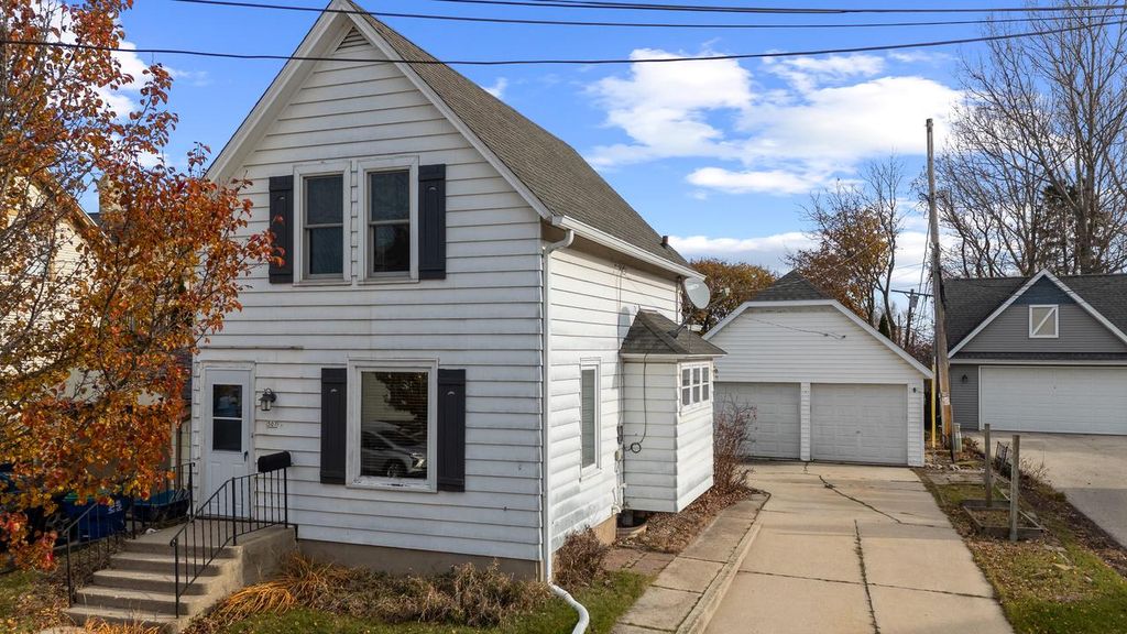 Photo of 507 N Catalpa STREET, Port Washington, WI 53074 (MLS # 1943933)