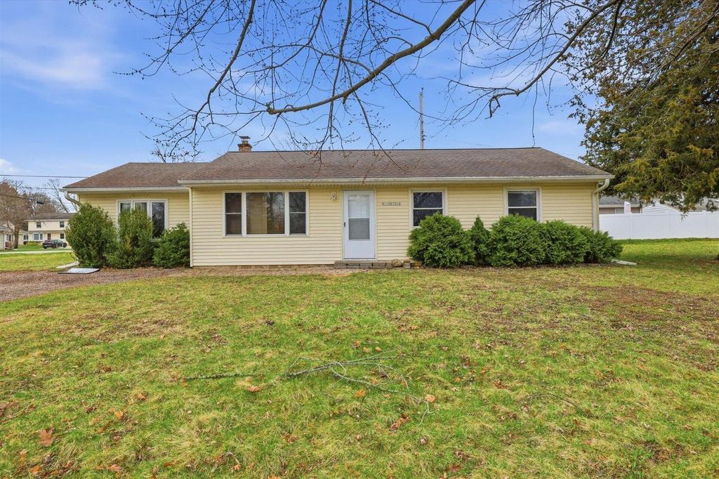 Photo of W176S7016 Wildwood DRIVE, Muskego, WI 53150 (MLS # 1956419)