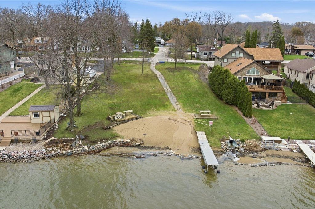 Photo of W176S7016 Wildwood DRIVE, Muskego, WI 53150 (MLS # 1956419)