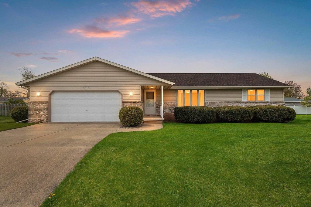 Photo of 2152 Skyview STREET, Green Bay, WI 54311 (MLS # 50325665)