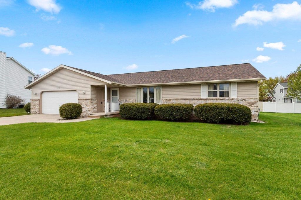 Photo of 2152 Skyview STREET, Green Bay, WI 54311 (MLS # 50325665)