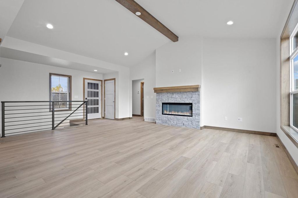 Photo of 2998 Creekwood DRIVE, Green Bay, WI 54311 (MLS # 50329481)