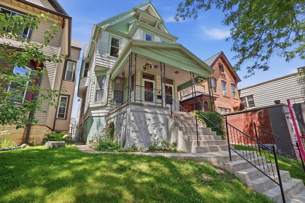 Photo of 1685 N Humboldt AVENUE #1687, Milwaukee, WI 53202 (MLS # 1968873)