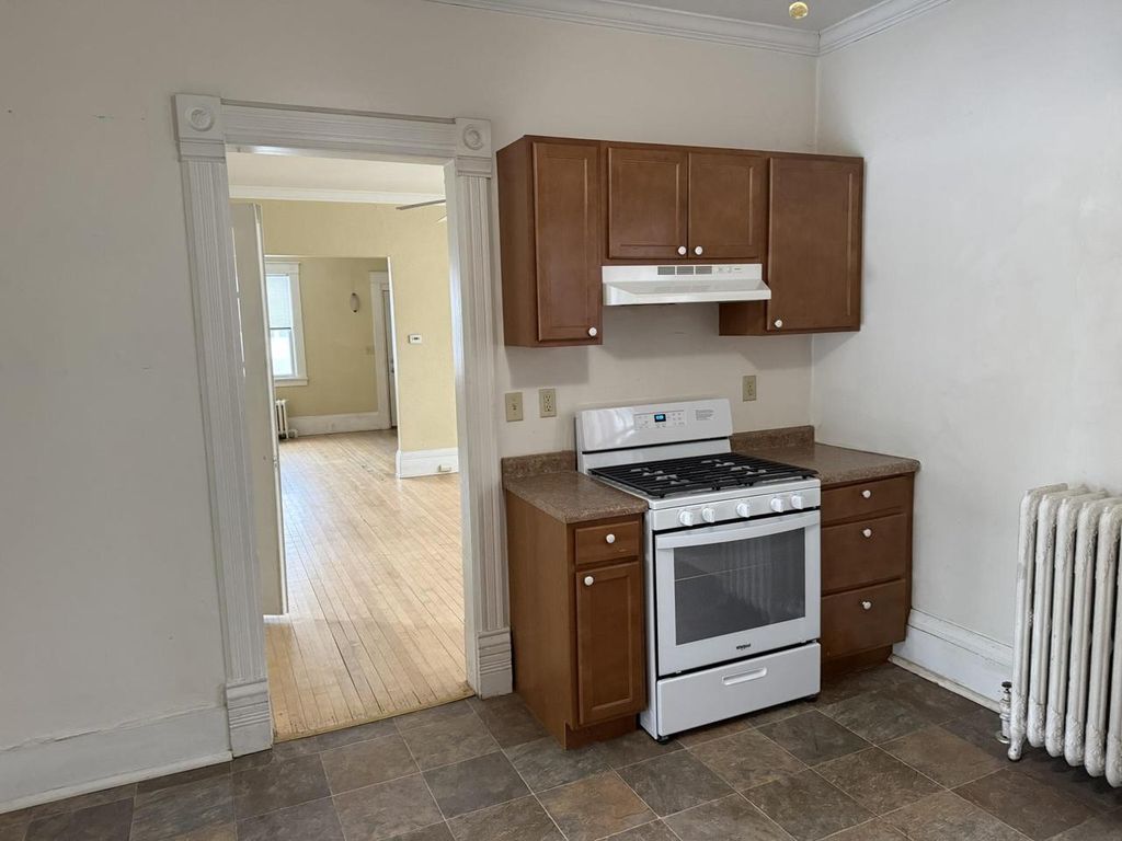 Photo of 115 E Parkway AVENUE, Oshkosh, WI 54901 (MLS # 50319034)