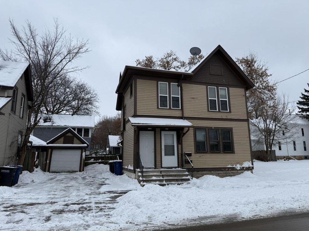 Photo of 115 E Parkway AVENUE, Oshkosh, WI 54901 (MLS # 50319034)