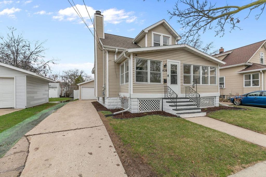 Photo of 438 S Baird STREET, Green Bay, WI 54301 (MLS # 50324155)