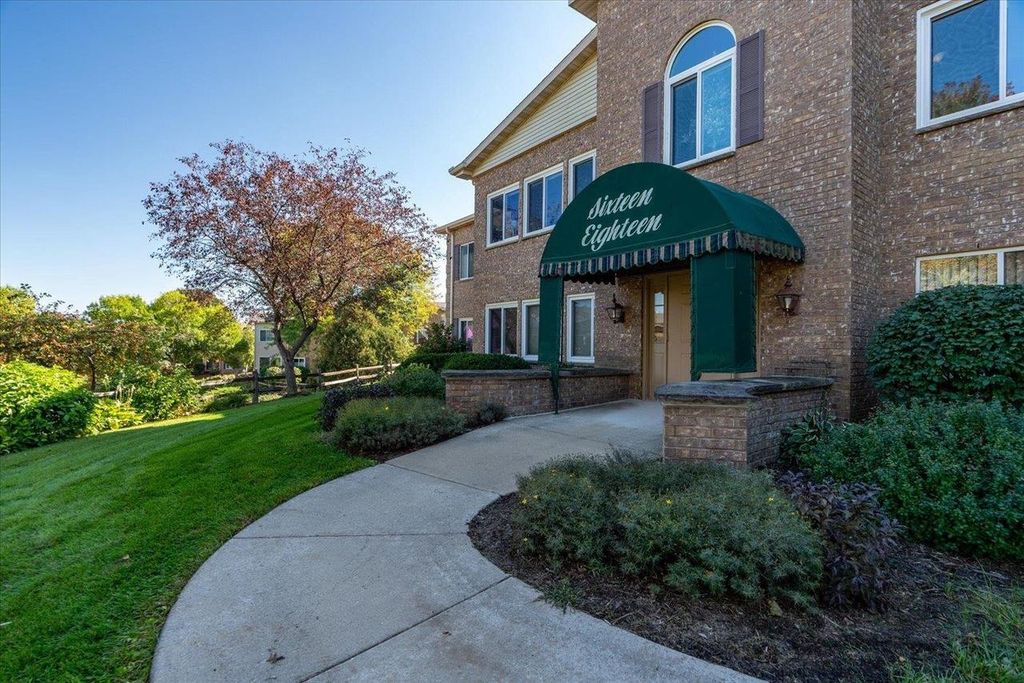 Photo of W208N5633 Turnberry LANE, Menomonee Falls, WI 53051 (MLS # 1944422)