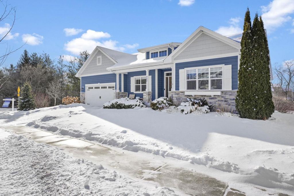 Photo of 402 Burnt Sienna DRIVE, Middleton, WI 53562 (MLS # 2015097)