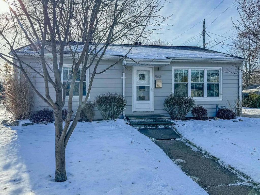 Photo of 963 Liberty STREET, Green Bay, WI 54304 (MLS # 50319407)