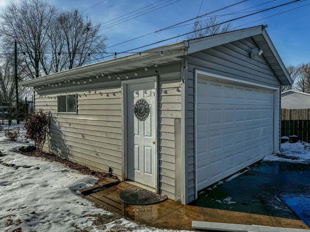 Photo of 963 Liberty STREET, Green Bay, WI 54304 (MLS # 50319407)