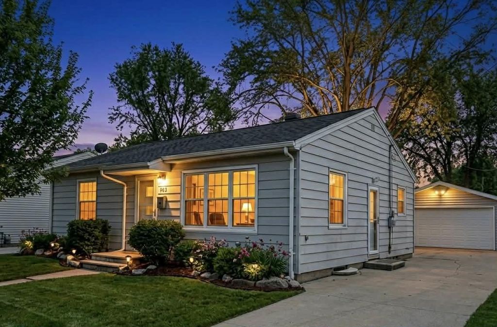 Photo of 963 Liberty STREET, Green Bay, WI 54304 (MLS # 50319407)