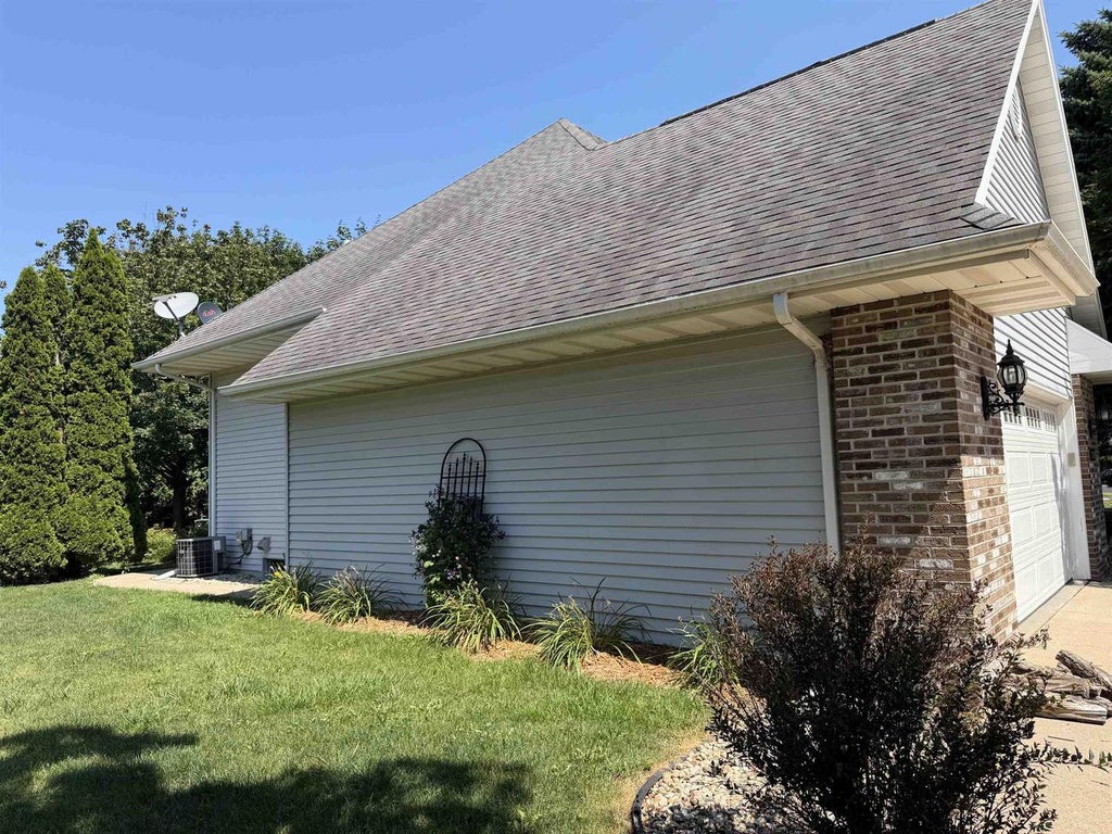 Photo of 2884 Westmoor ROAD, Oshkosh, WI 54904 (MLS # 50330403)