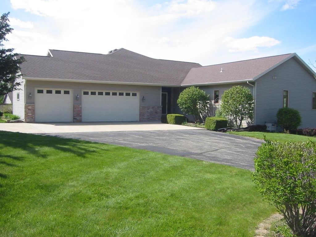Photo of N4723 Ridgeview DRIVE, Portage, WI 53901 (MLS # 2018267)