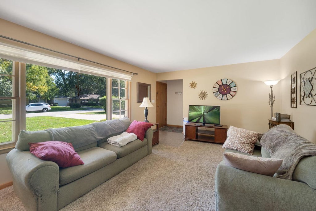Photo of 5937 N Sidney PLACE, Glendale, WI 53209 (MLS # 1982874)
