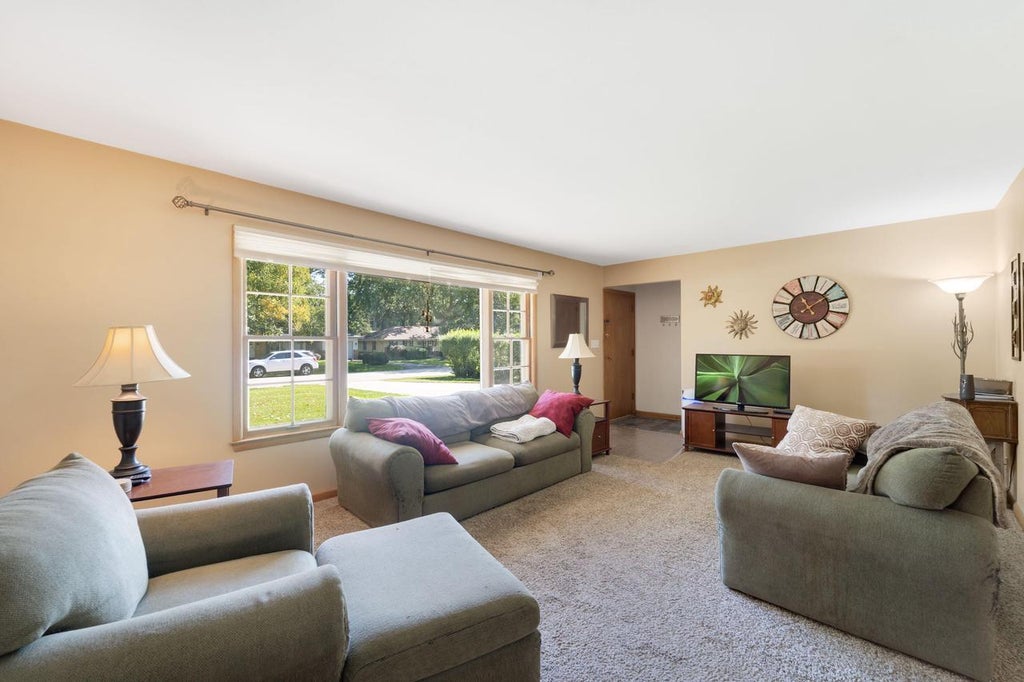 Photo of 5937 N Sidney PLACE, Glendale, WI 53209 (MLS # 1982874)