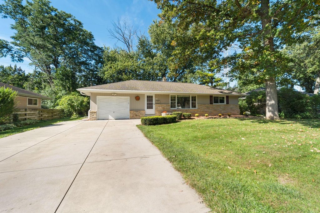 Photo of 5937 N Sidney PLACE, Glendale, WI 53209 (MLS # 1982874)