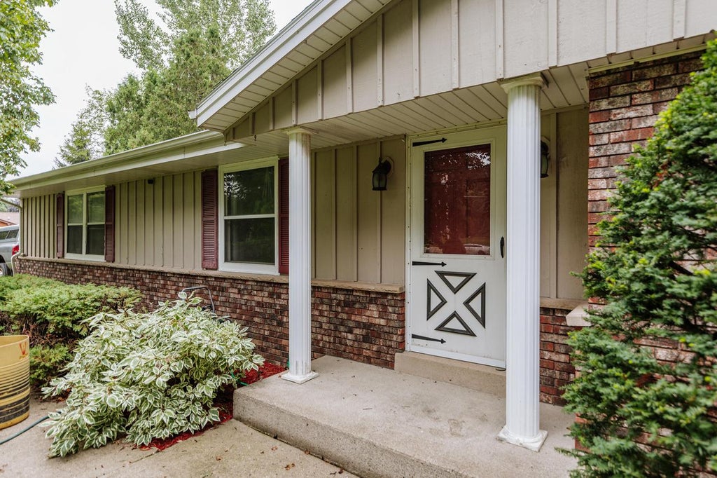 Photo of 9311 Northwestern AVENUE, Mount Pleasant, WI 53406 (MLS # 1980325)