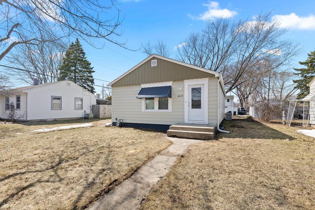 Photo of 4459 S New York AVENUE, Saint Francis, WI 53235 (MLS # 1954735)
