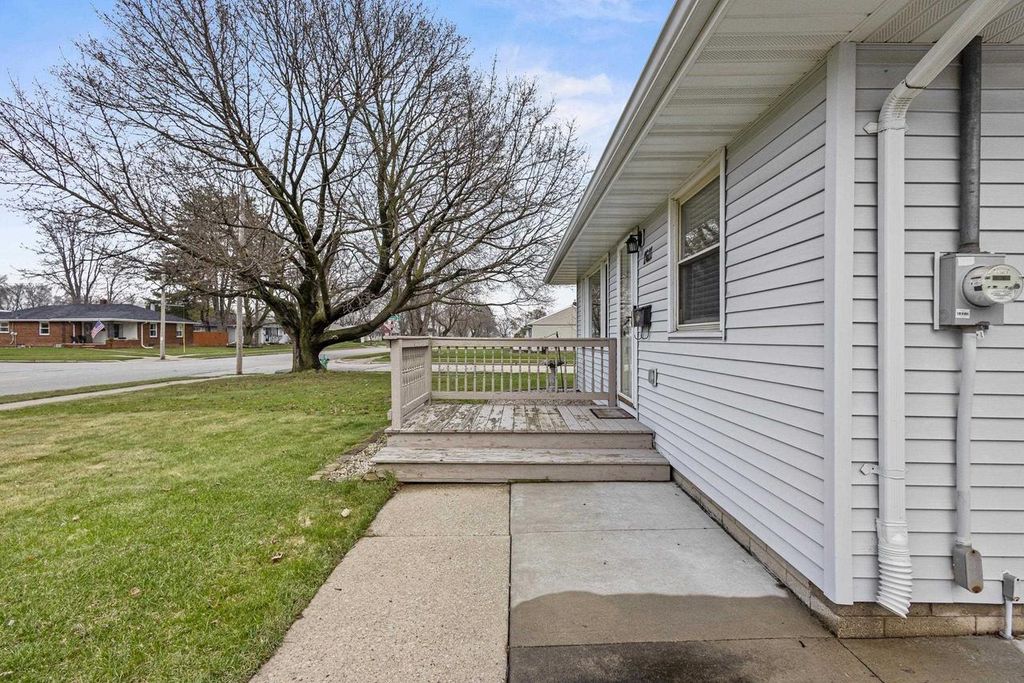 Photo of 1611 E Glendale AVENUE, Appleton, WI 54911 (MLS # 50323747)