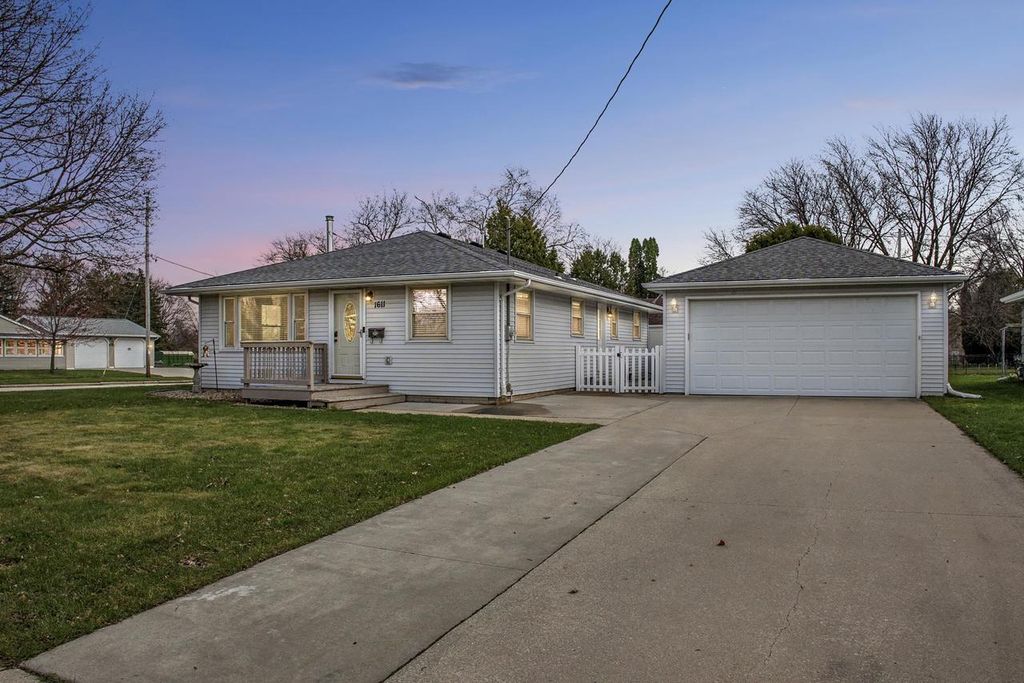 Photo of 1611 E Glendale AVENUE, Appleton, WI 54911 (MLS # 50323747)