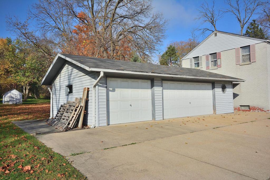 Photo of 2365 N Calhoun ROAD, Brookfield, WI 53005 (MLS # 1941593)
