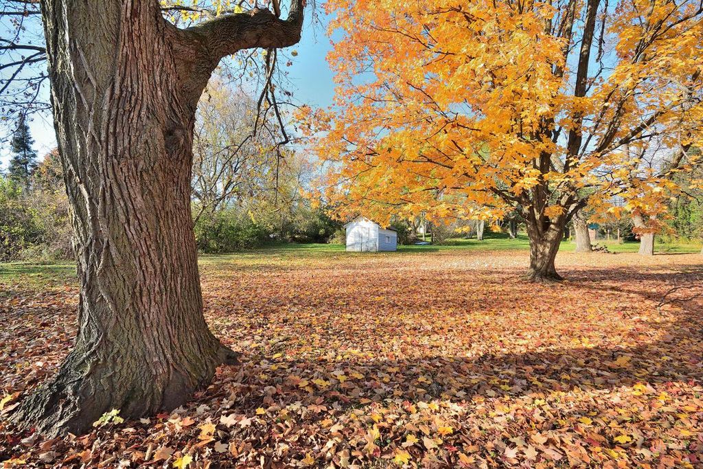 Photo of 2365 N Calhoun ROAD, Brookfield, WI 53005 (MLS # 1941593)