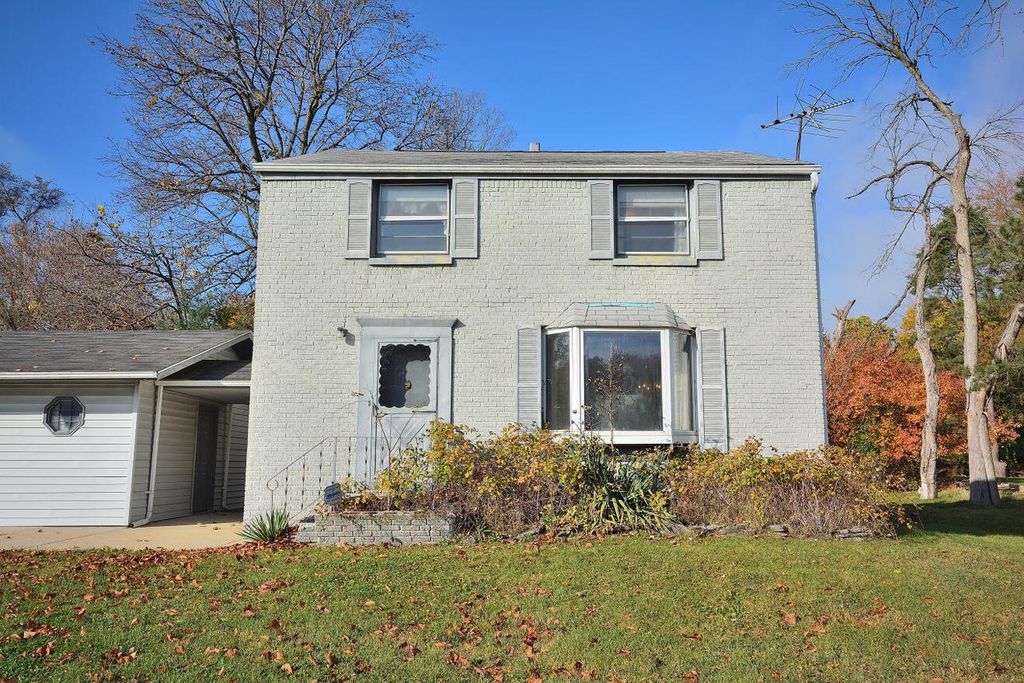 Photo of 2365 N Calhoun ROAD, Brookfield, WI 53005 (MLS # 1941593)