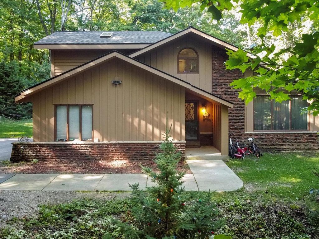 Photo of 418 Kennedy COURT WEST COURT W, Colgate, WI 53017 (MLS # 1936268)