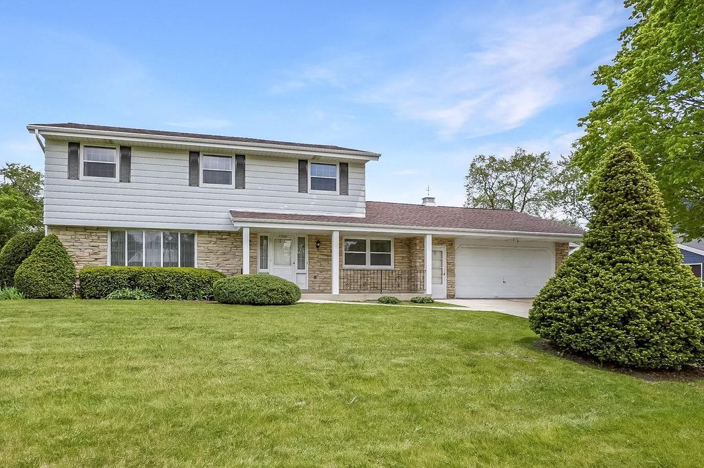 Photo of 12920 W Crawford DRIVE, New Berlin, WI 53151 (MLS # 1963417)